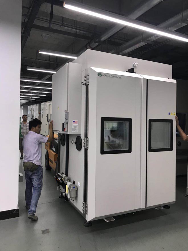 海信研發(fā)中心進口設備搬運安裝施工現(xiàn)場