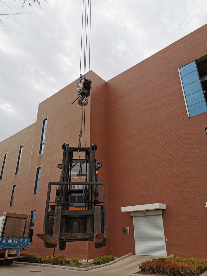 青島試驗儀器設備搬運吊裝